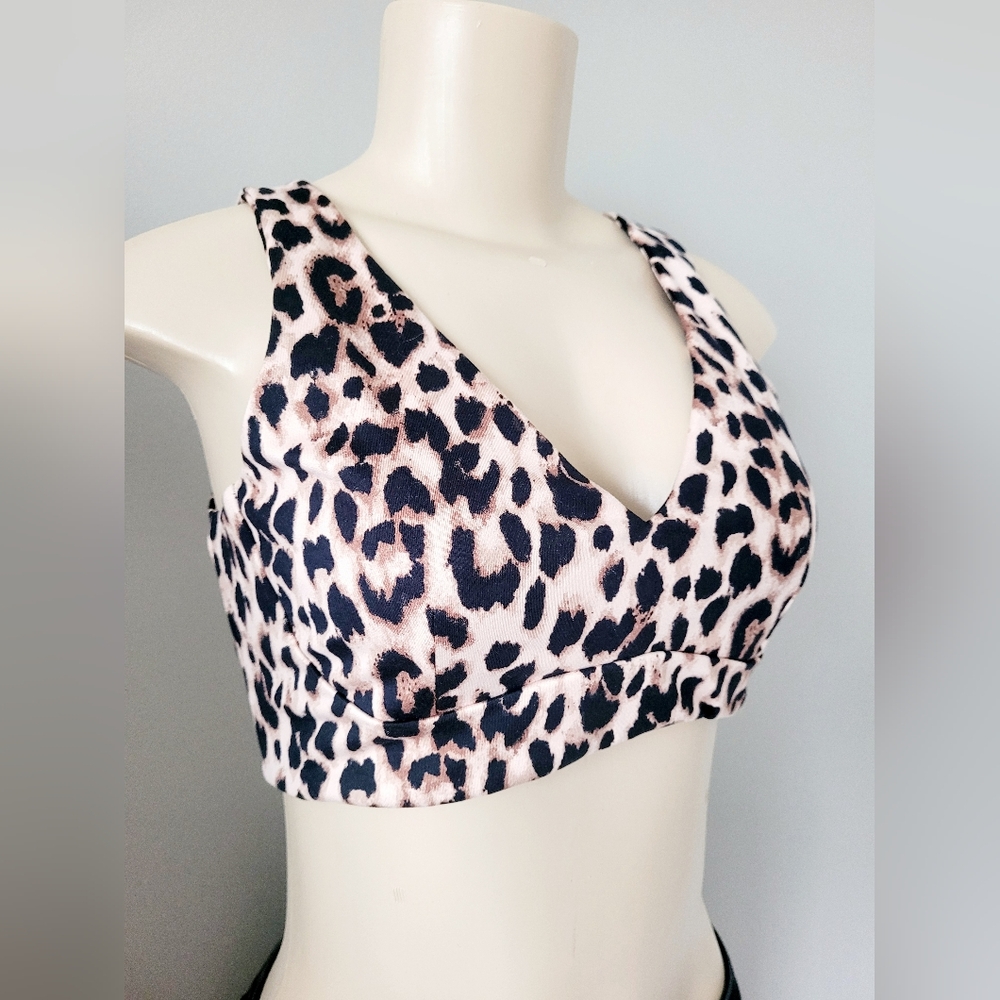 Victoria's Secret Women's CutOut Sports Top Bra Stretch Animal Print Small